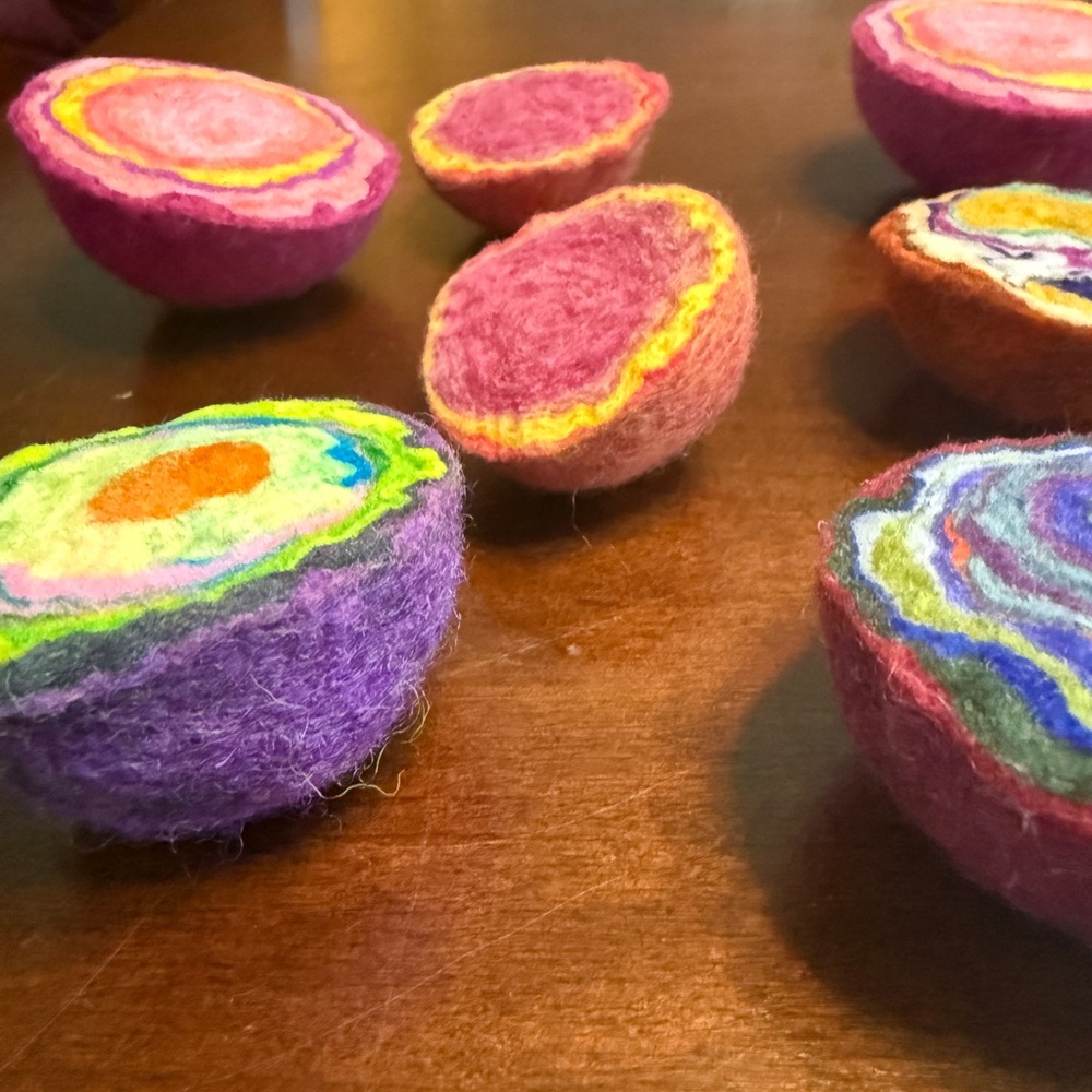 Hand felted pin cushion - Picture 2 of 3